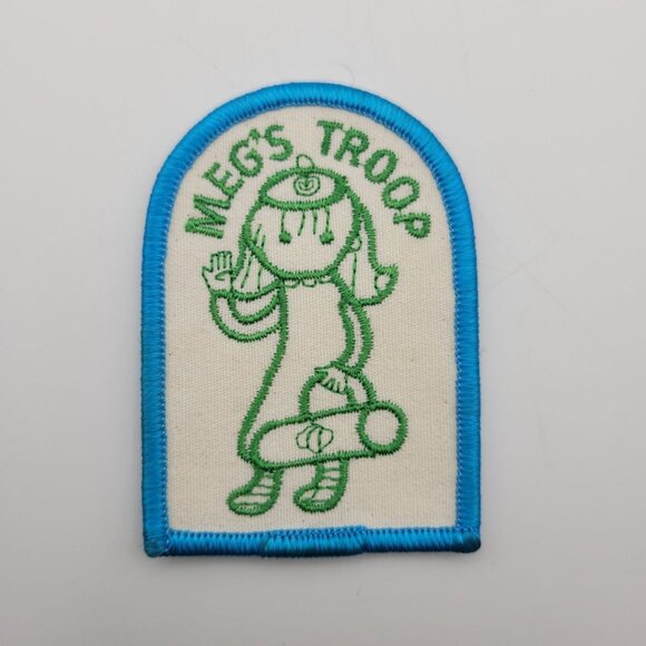 Girl Scout Badge Vintage Patch Brownie 90s Retro Troop Camp Cookies USA Megs - Picture 4 of 4